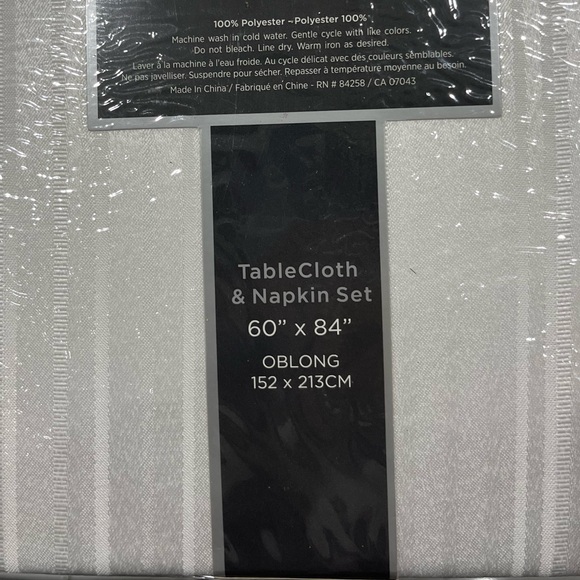 Winchester| easy care table cloth & napkin set - Picture 3 of 6